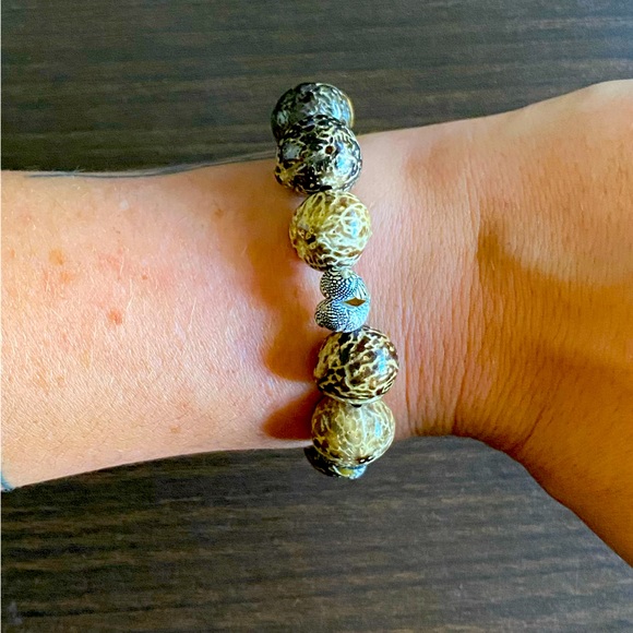 Elastic Shell bead bracelet - Picture 5 of 5